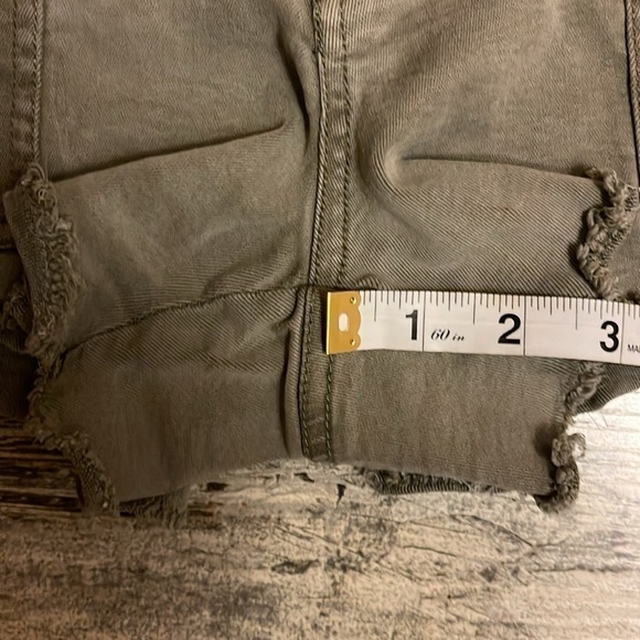 BKE Army Green Shorts Size 27 - Picture 6 of 6